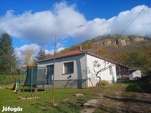 Gyöngyöspatán családiház eladó