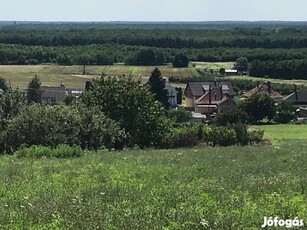 Ménfőcsanakon, nagyméretű, panorámás telek eladó