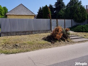 Nagykőrösön jó elhelyezkedésű családi ház eladó!