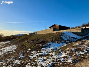 Örökpanorámás, építési engedéllyel rendelkező 1180 nm-es telek!