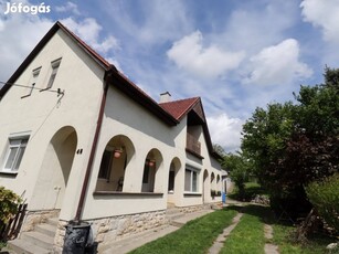 Pannonhalmán 175 m2-es , 7 szobás Családi ház