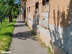 Törökszentmiklóson családiház eladó!