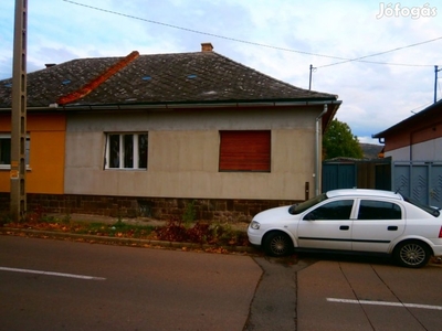 Gyöngyös, Felsőváros, 72 m2-es, családi ház, 2 szobás, átlagos