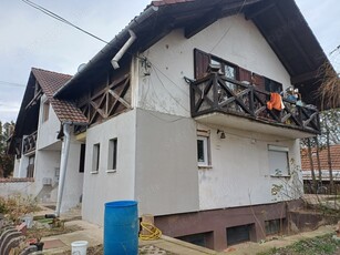 Eladó félszuterén lakás+műhely 570m2