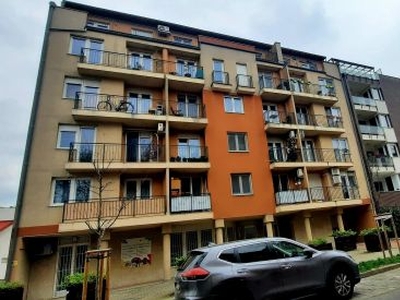 Eladó Lakás, Budapest 13 kerület Napfényes, erkélyes lakás a patak közelében, társasházi kerttel
