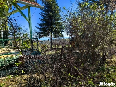 Felsőörs részben panorámás telek szőlővel