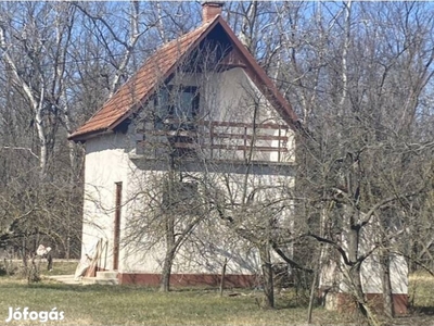 Hétvégi ház eladó a 4-es főút es a Püspökladányi arborétum mellett