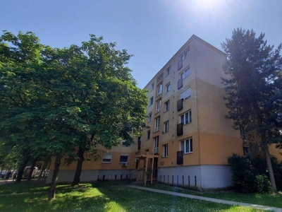 Győr Szabadhegy 2 szobás III emeleti szigetelt panel lakás eladó - Győr, Győr-Moson-Sopron - Lakás