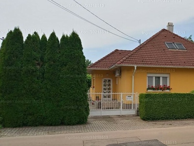 Eladó családi ház - Dunaújváros, Rákóczi Ferenc utca
