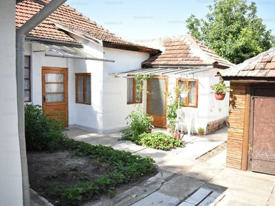 Eladó családi ház - Gyula, Újváros
