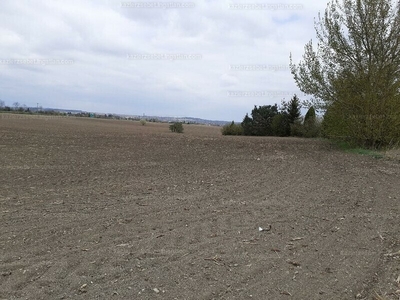 Eladó külterületi telek - Balatonakarattya, Veszprém megye