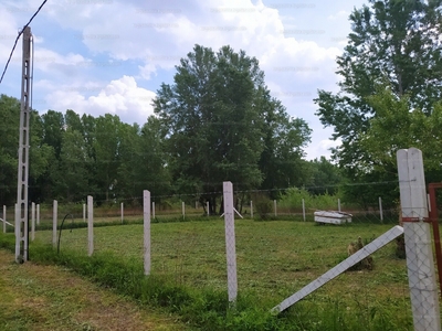 Eladó lakóövezeti telek - Kiskunlacháza, Dunaparti üdülő