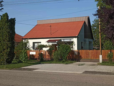 Eladó családi ház - Ebes, Rákóczi út 44.