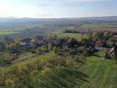 Eladó lakóövezeti telek - Győrság, Halomalja