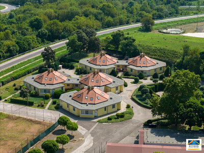 Eladó szálloda, hotel, panzió - Szekszárd, Palánkihegy