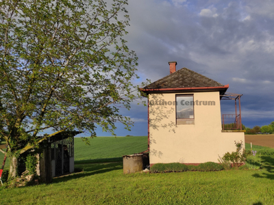 Eladó átlagos állapotú nyaraló - Balatonkeresztúr