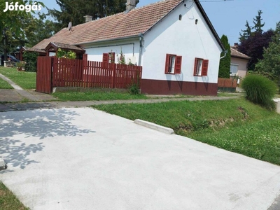 Balatonújlaki parasztház