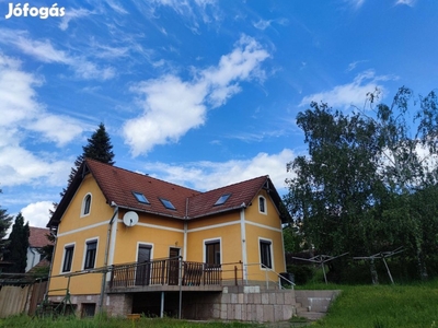 Badacsonytördemicen kétszintes családi ház eladó