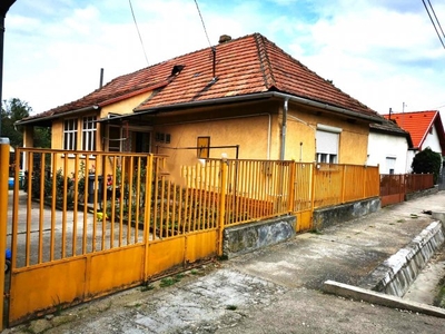 Eladó családi ház Úny, Kossuth Lajos utca