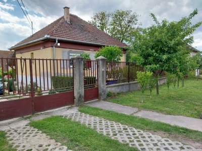 Eladó Ház, Pest megye Sülysáp Sülysáp központi részén, FELÚJÍTOTT, TÉGLA családi ház eladó, közel az állomáshoz