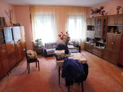 Eladó átlagos állapotú ház - Debrecen