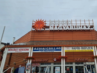 Kiadó üzletházban üzlethelyiség - Szeged, Jókai utca