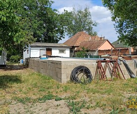 Eladó átlagos állapotú ház - Szigethalom