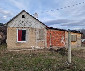 Eladó felújítandó nyaraló - Debrecen