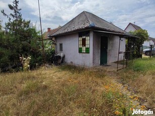 Debrecen Biczó István kertben a Medok u 900 m2 két utcára nyíló