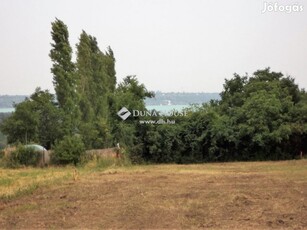 Balatonkenesén részben panorámás TELEK ELADÓ!