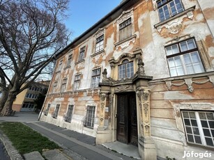 Eladó téglalakás, Esztergom