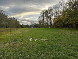 Eladó telek Győr