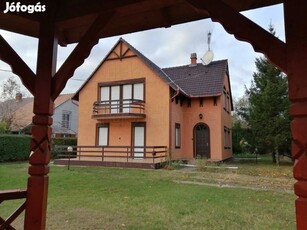 Három apartmanos ház Balatonszárszón