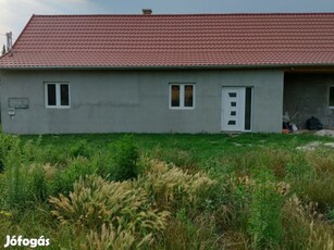 Perkáta, Bajcsy-Zsylinszky utca, 110 m2-es, családi ház, 2 szobás