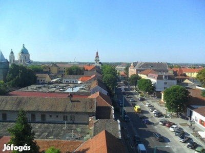 2700 Cegléd központi panorámás lakás eladó