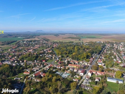 Balatontól 10 km-re Lengyeltótiban épitési telkek eladóak