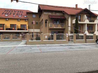 Eladó Cserkeszőlői szálloda, Hotel