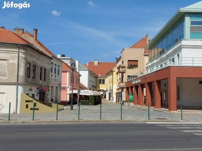 Eladó Művészetek Házánál bútorozott apartman lakás !