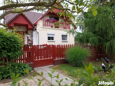 Holt-Tisza-part közeli eladó ház