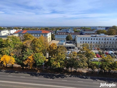 Miskolc Szentpéteri kapuban nagy erkélyes, 2 szobás lakás eladó