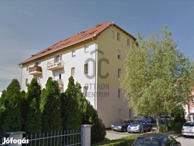 Veszprém, Pöltenberg utcában, 30 m2 - es kis lakás eladó.