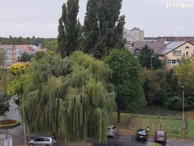 Eladó 2 szobás, erkélyes lakás Gödöllő belvárosában