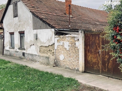 Gábor Á. utcában építési telek lebontandó házzal