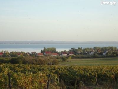 Lovason panorámás belterületi telek eladó