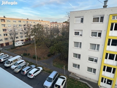 Sopronban a Kőfaragó téren 53 m2-es lakás eladó