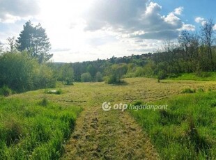 Eladó telek Komló