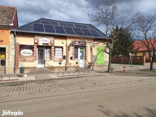 Eladó utcai bejáratos üzlethelyiségek Zagyvarékas központjában