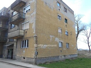 Eladó téglalakás Bem József tér, Putnok