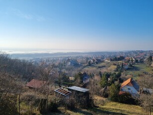 Eladó telek Velence