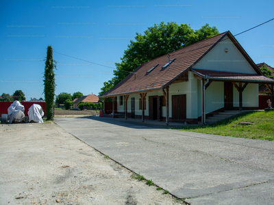 Eladó egyéb ipari ingatlan - Örkény, Fő utca